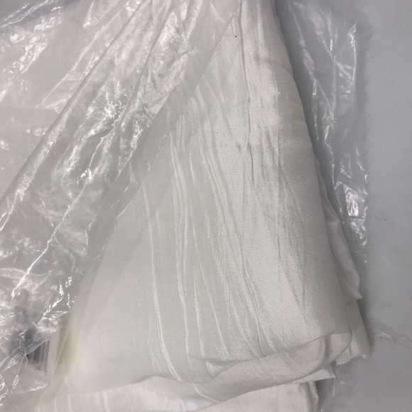 Ultimate Textile Delano 70-Inch x 104-Inch Oblong Tablecloth in White  $70.99 - Picture 3 of 4